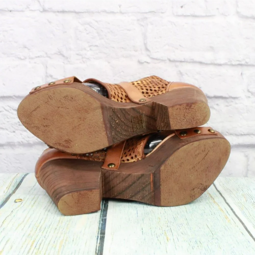 *Unbranded Brown Leather Slip On Perforated Casual Heeled Sandals Size - Picture 9 of 9